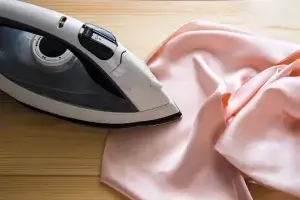 Cómo planchar las prendas de seda de forma segura